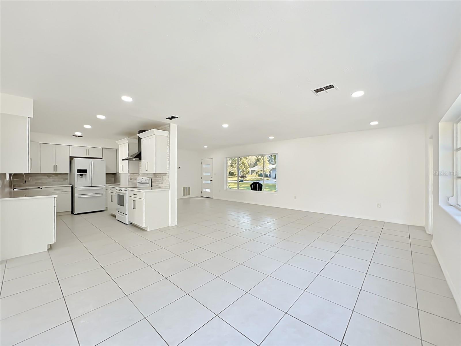 BEL AIR HILLS - Residential