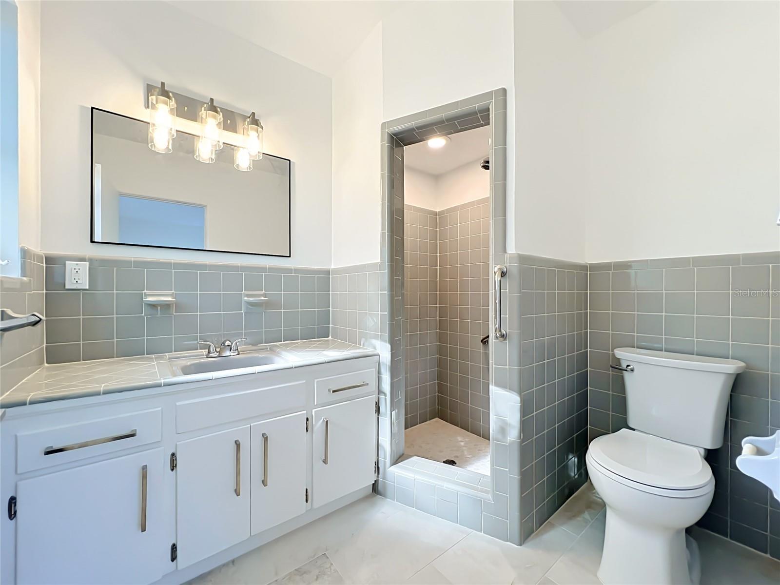 BEL AIR HILLS - Residential