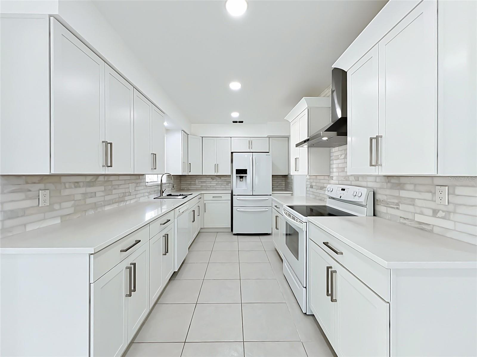 BEL AIR HILLS - Residential