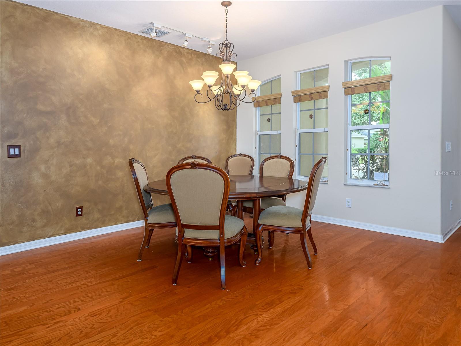 LAKE WEEKS - Residential