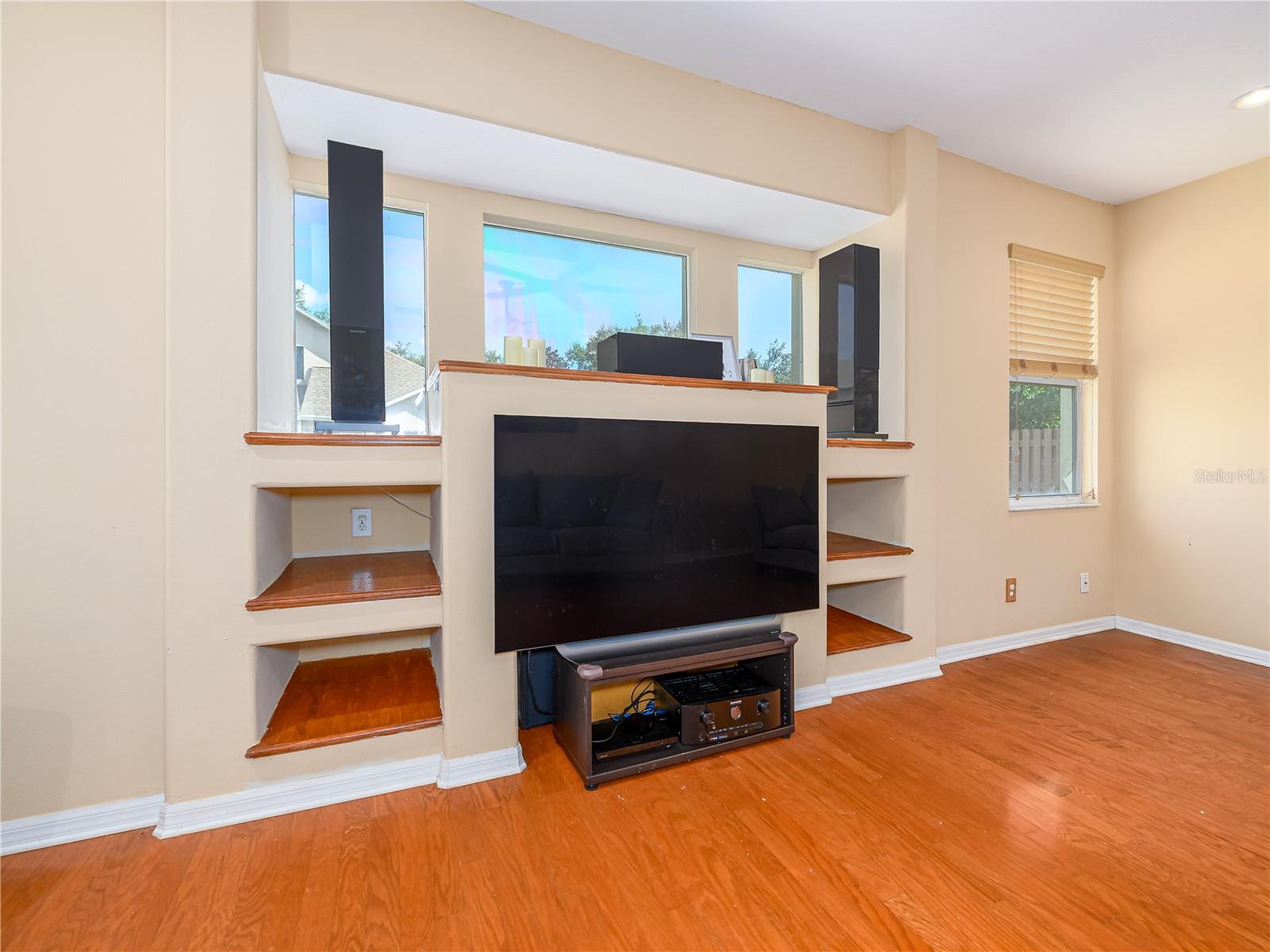 LAKE WEEKS - Residential