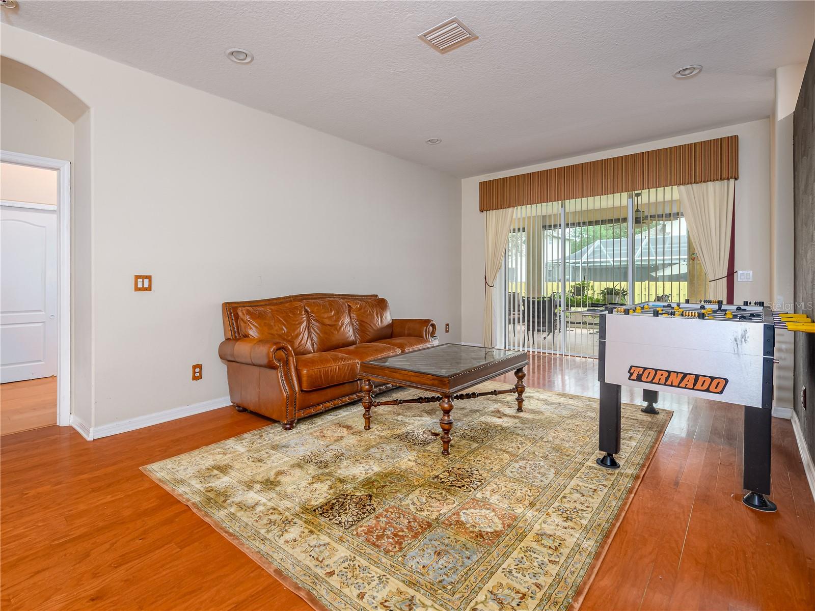 LAKE WEEKS - Residential