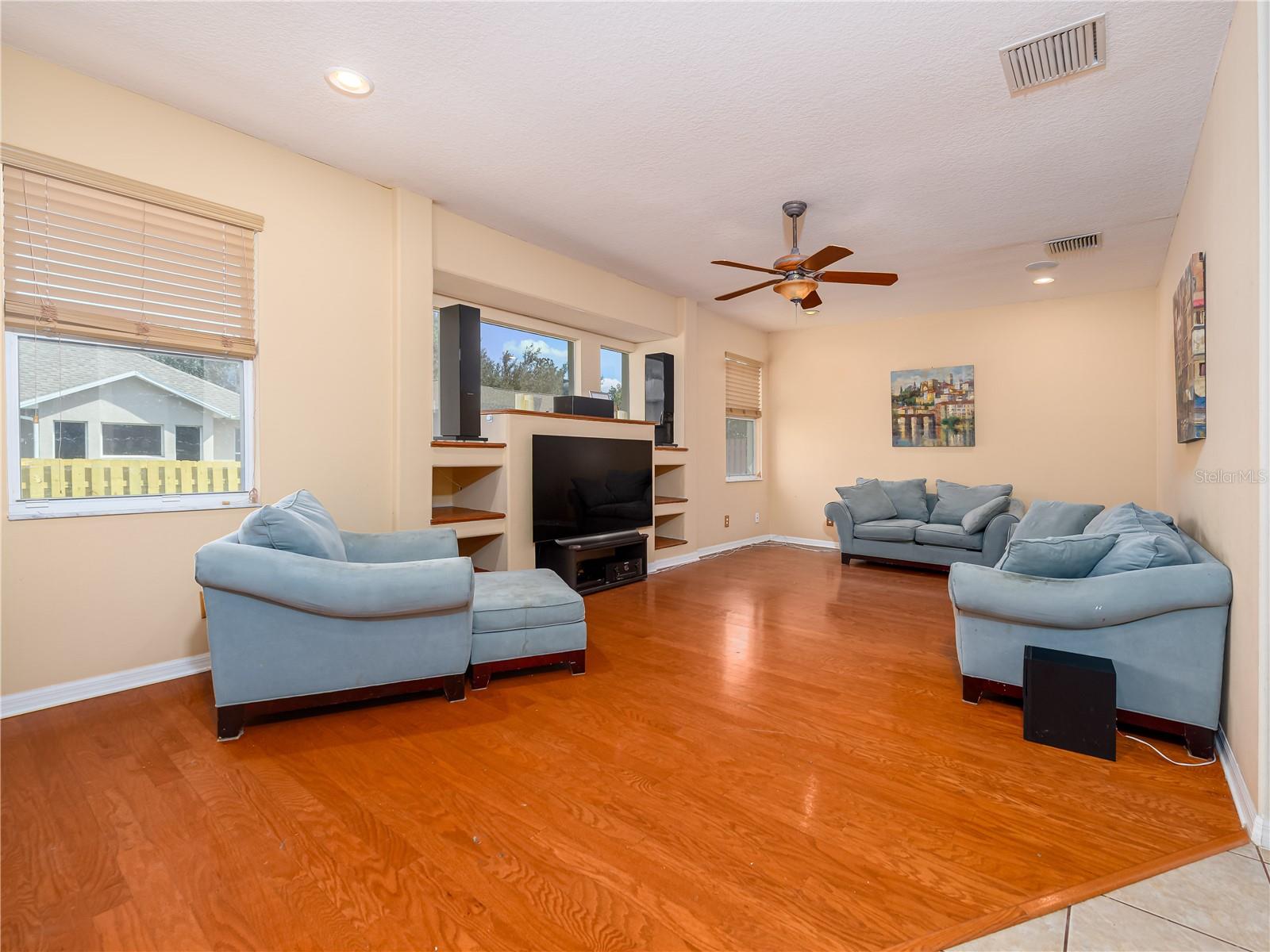 LAKE WEEKS - Residential