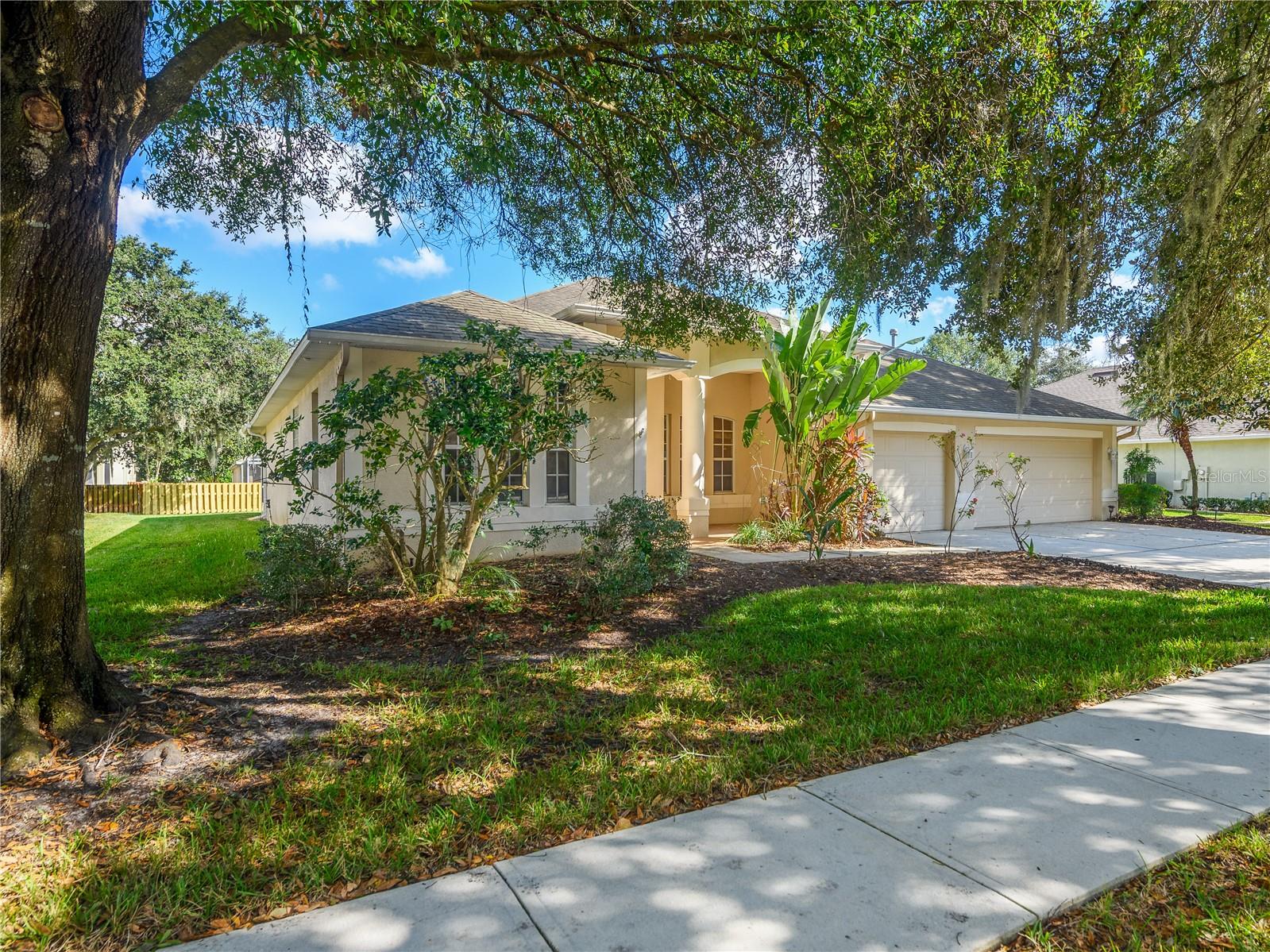 LAKE WEEKS - Residential