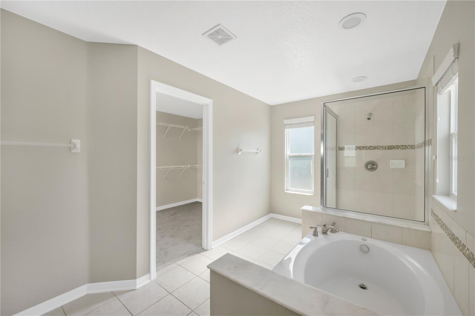 FISHHAWK CHAPMAN CROSSING PHAS - Residential