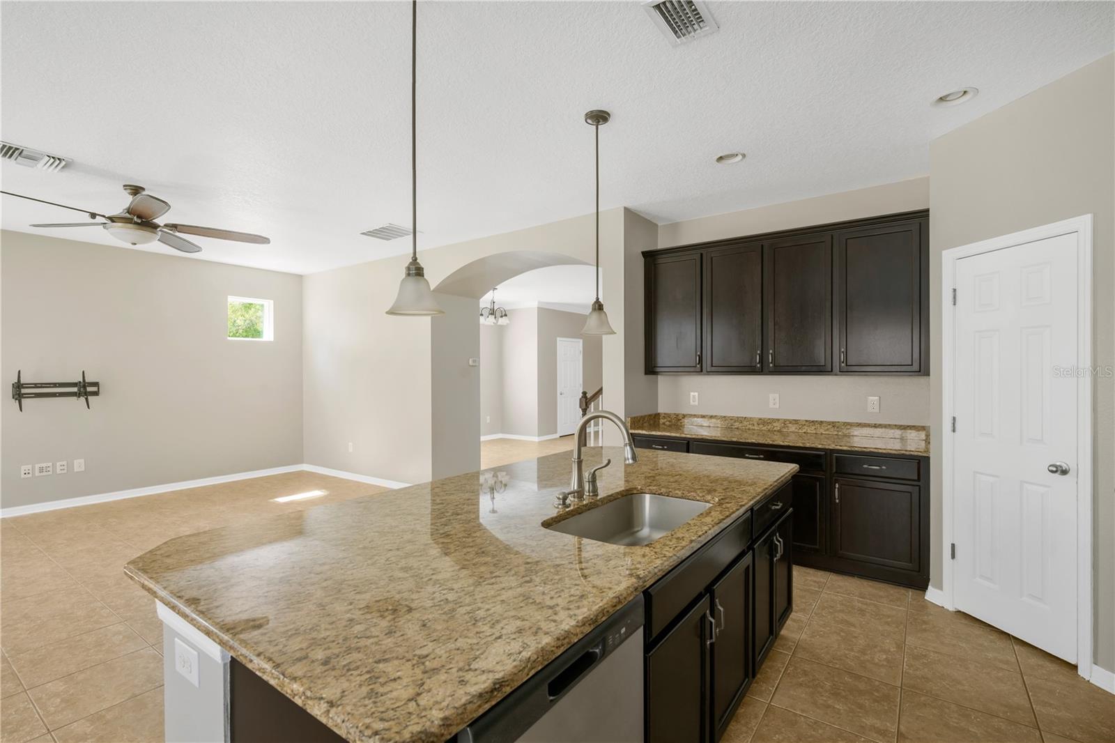 FISHHAWK CHAPMAN CROSSING PHAS - Residential