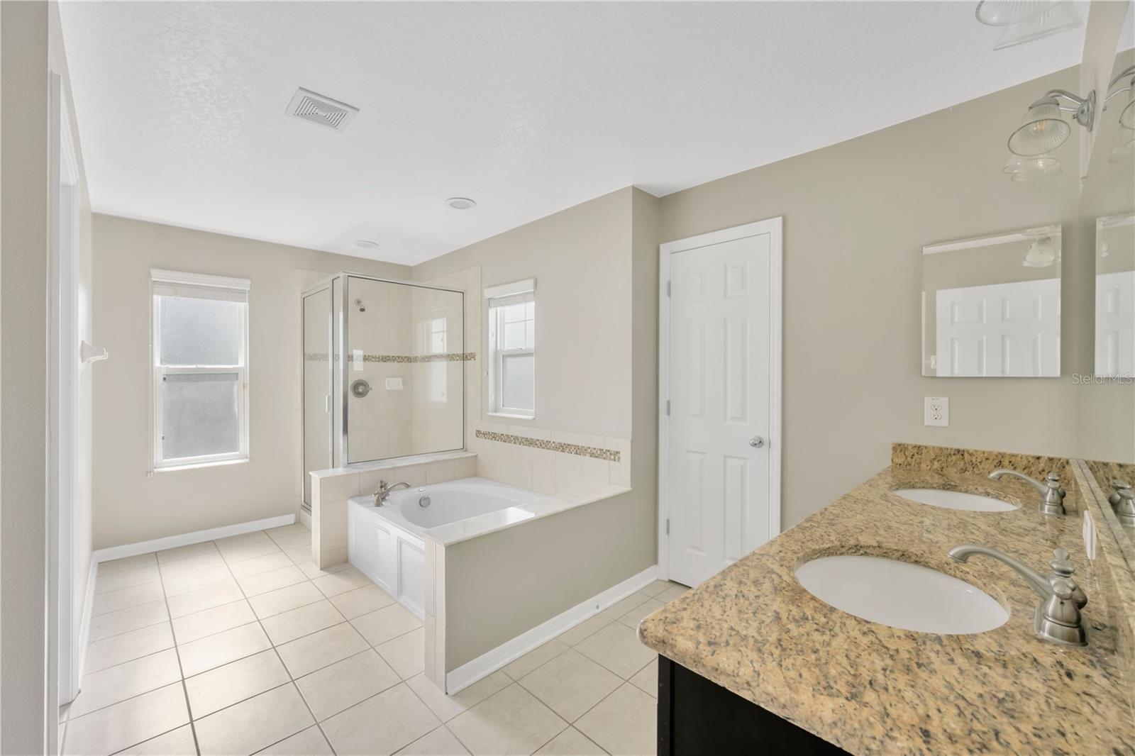 FISHHAWK CHAPMAN CROSSING PHAS - Residential