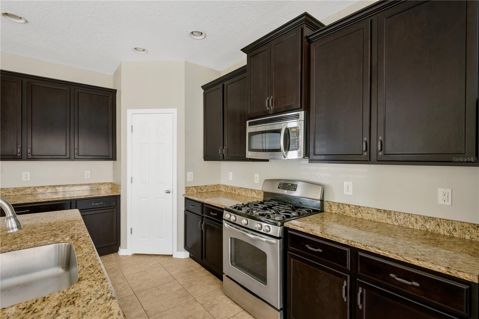 FISHHAWK CHAPMAN CROSSING PHAS - Residential