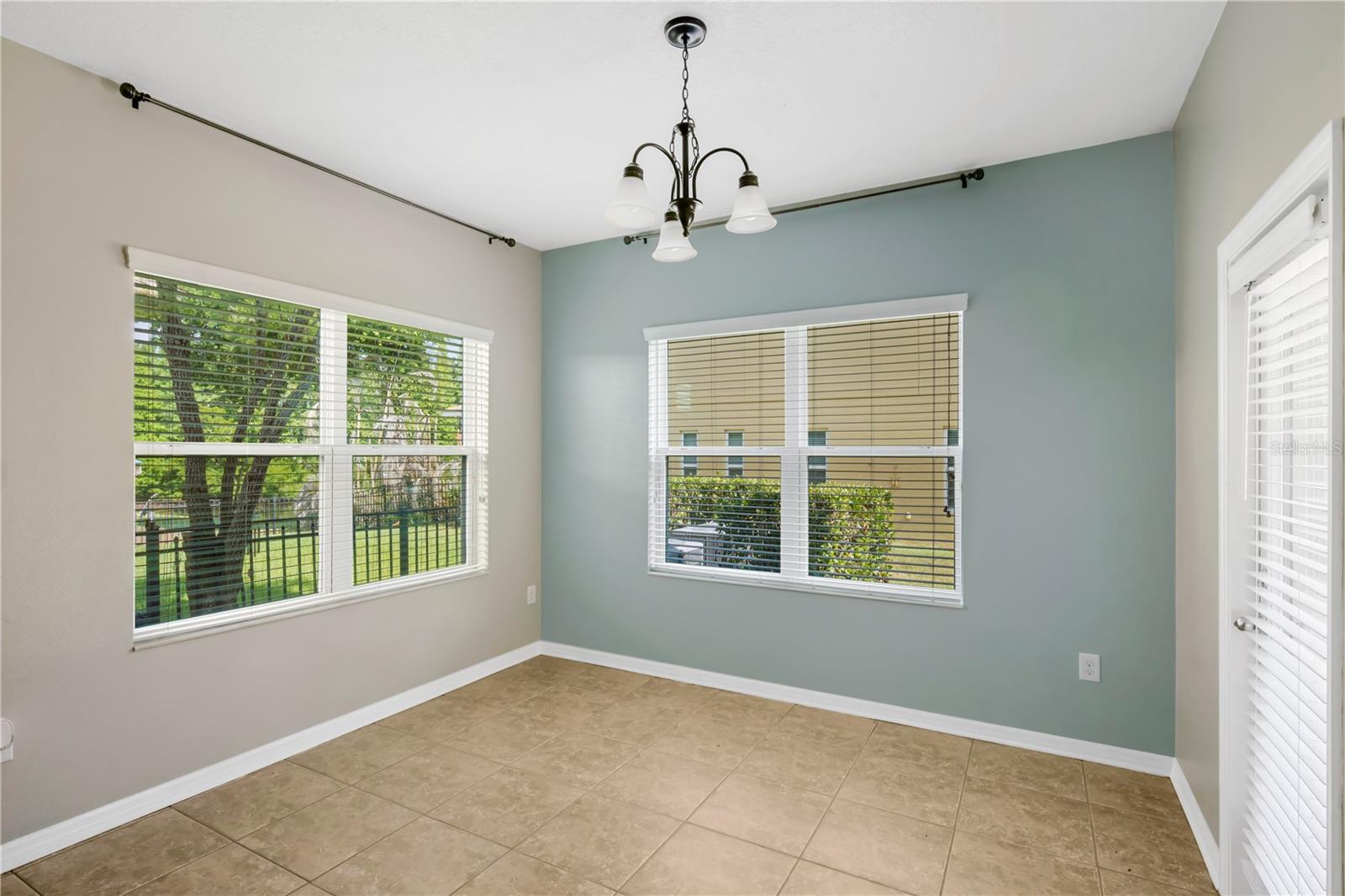 FISHHAWK CHAPMAN CROSSING PHAS - Residential