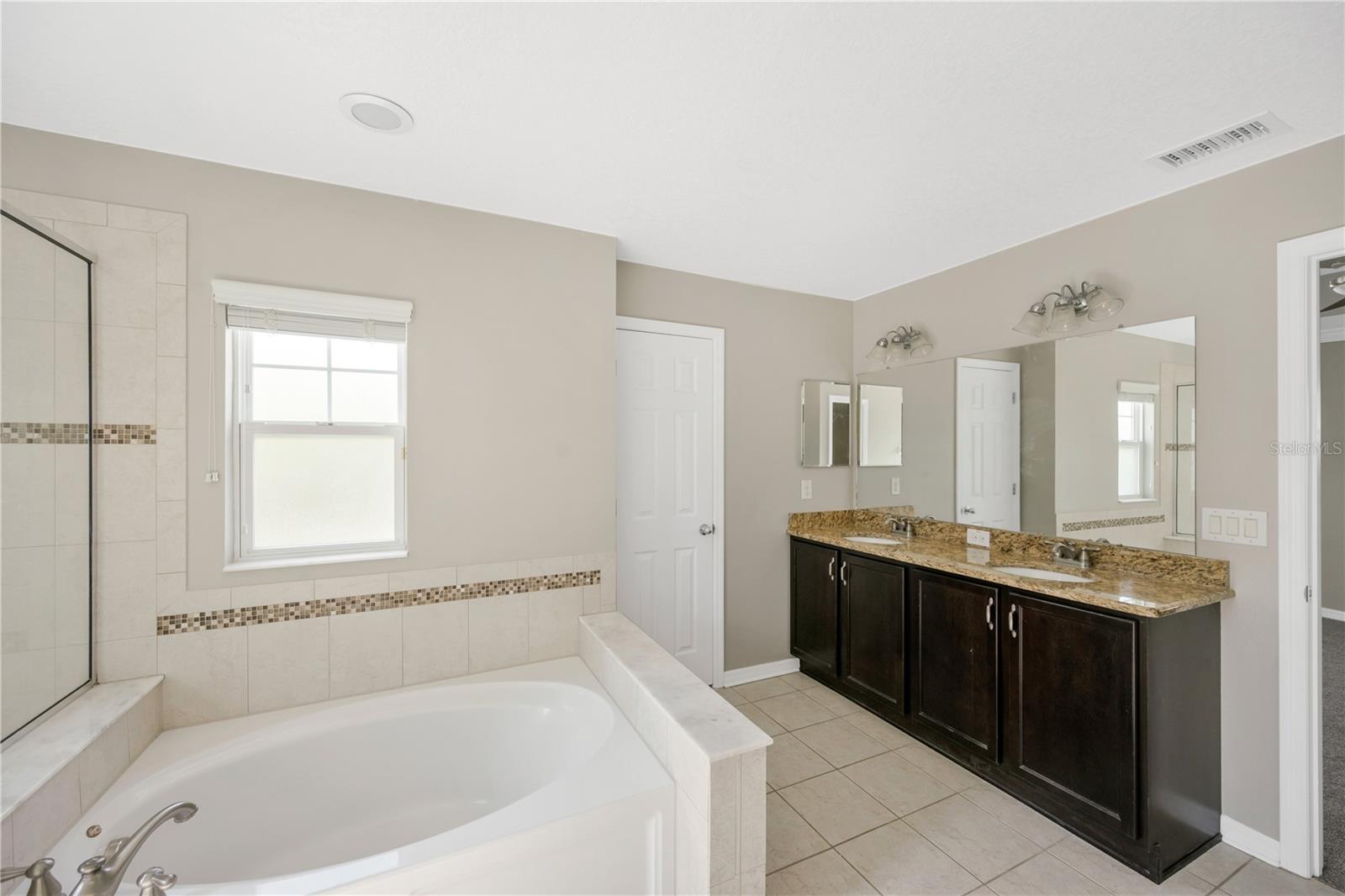 FISHHAWK CHAPMAN CROSSING PHAS - Residential