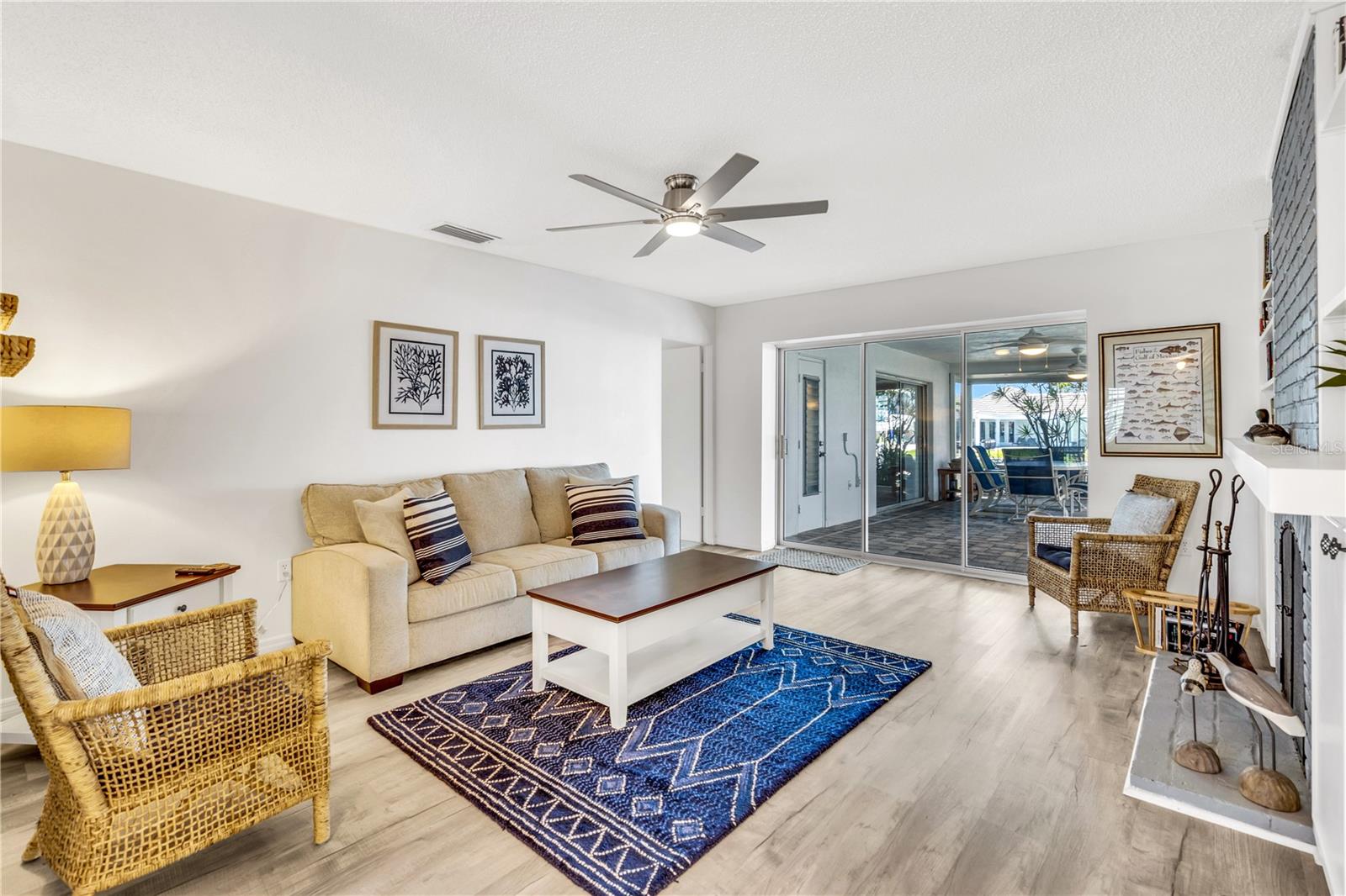 COUNTRY CLUB SHORES SEC 01 - Residential