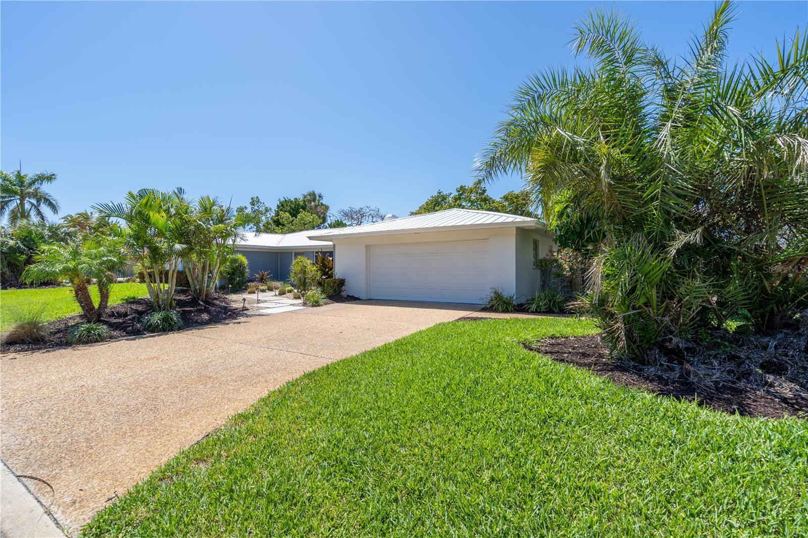 COUNTRY CLUB SHORES SEC 01 - Residential