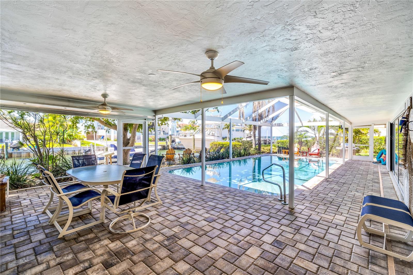 COUNTRY CLUB SHORES SEC 01 - Residential