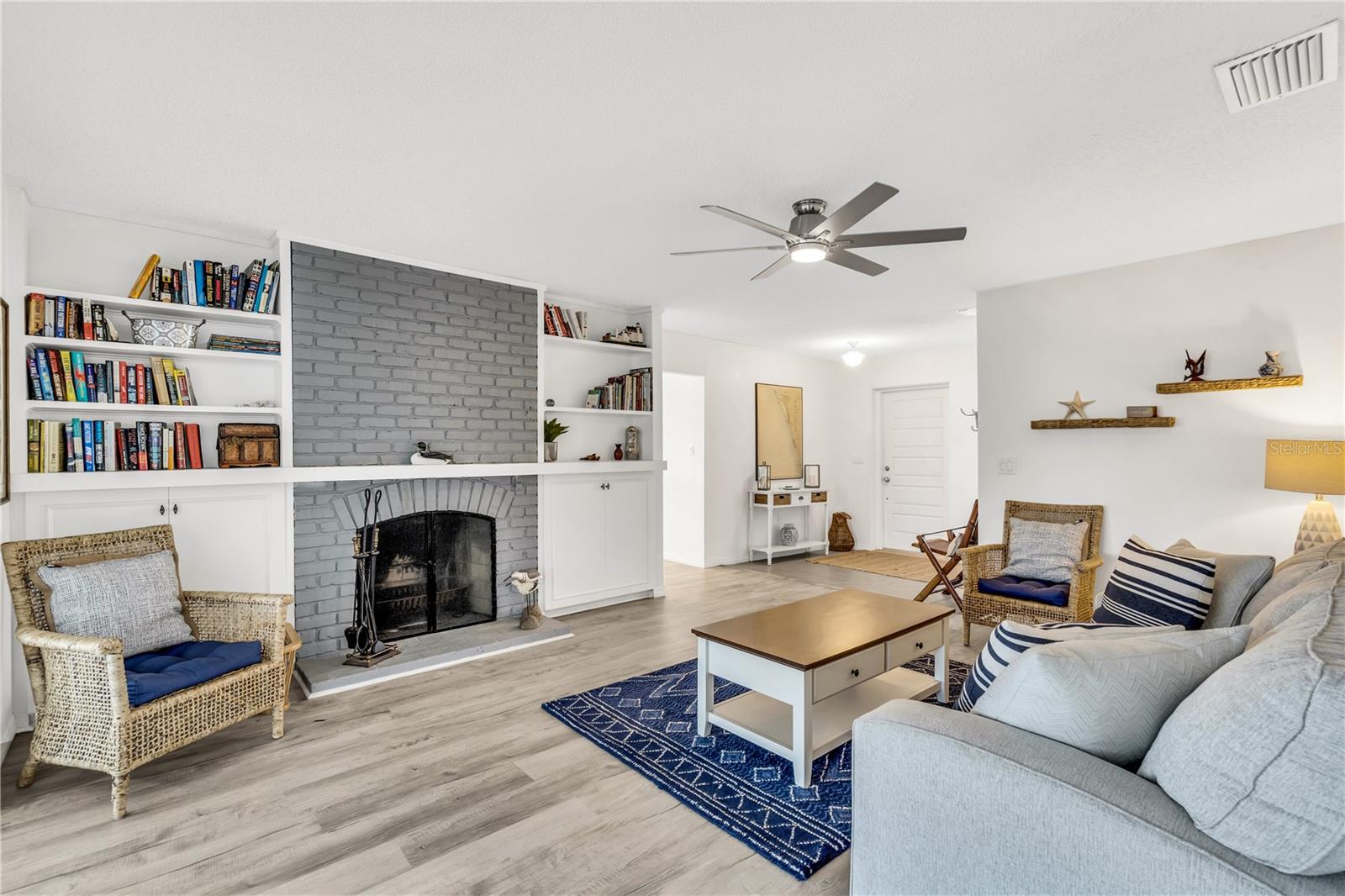 COUNTRY CLUB SHORES SEC 01 - Residential