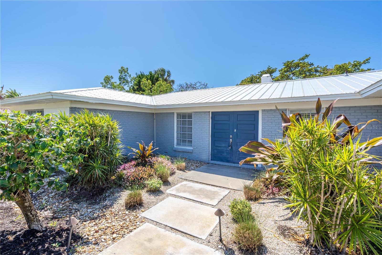 COUNTRY CLUB SHORES SEC 01 - Residential