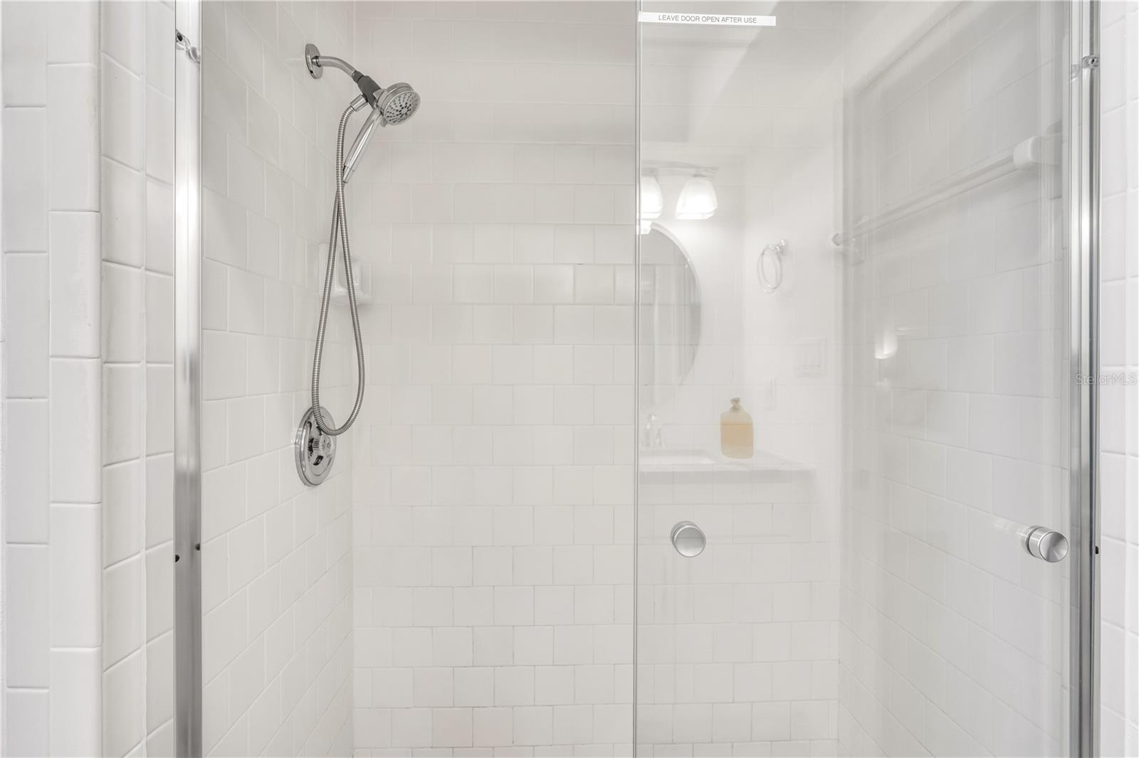 COUNTRY CLUB SHORES SEC 01 - Residential