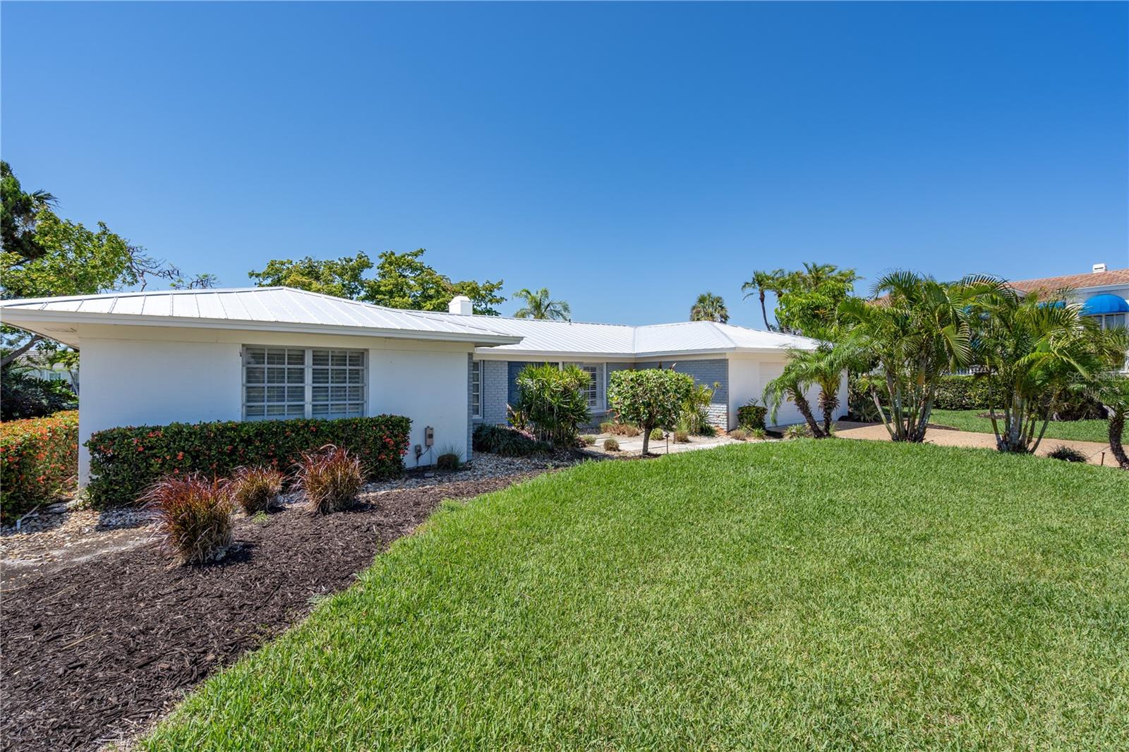 COUNTRY CLUB SHORES SEC 01 - Residential