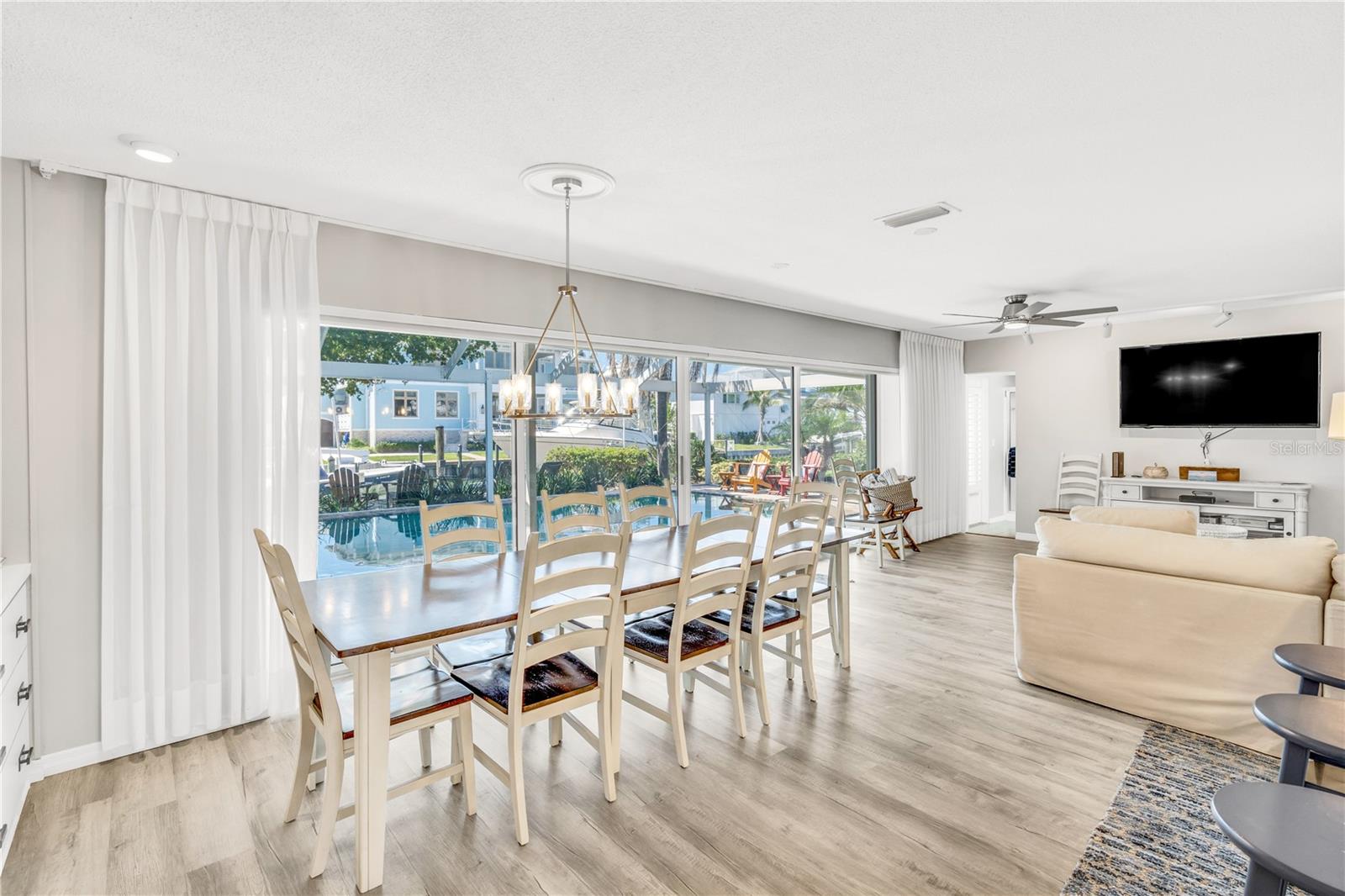 COUNTRY CLUB SHORES SEC 01 - Residential