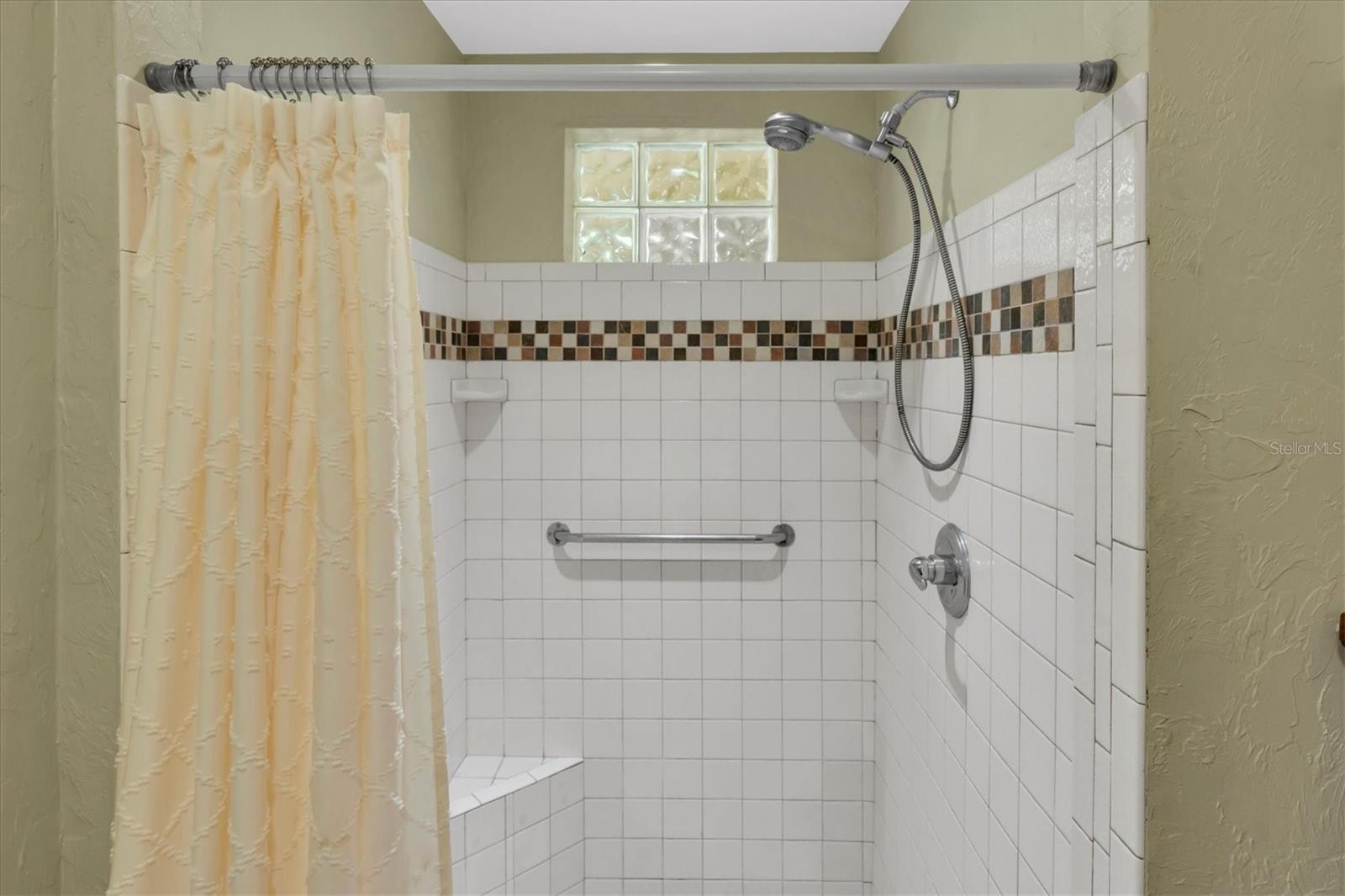 PASADENA ESTATES SEC F - Residential