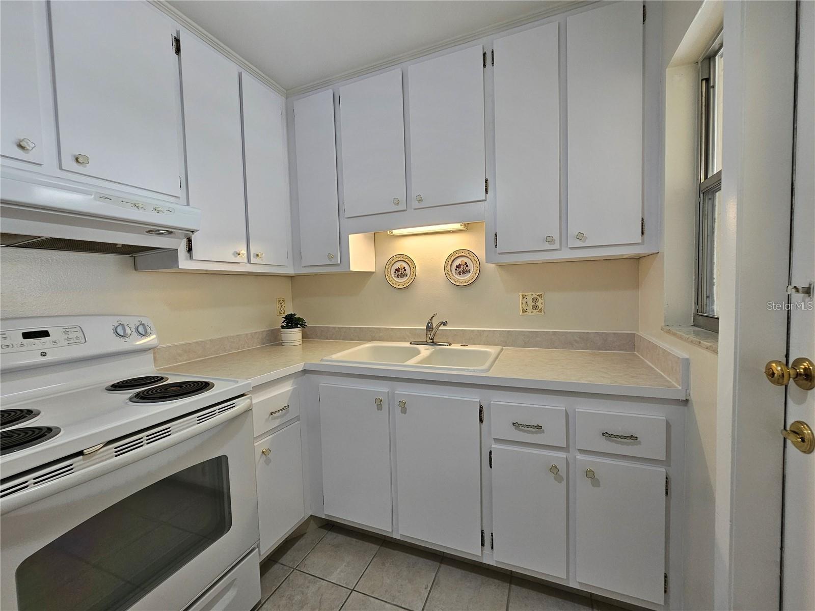 DESOTO SQUARE VILLAS PH I - Residential