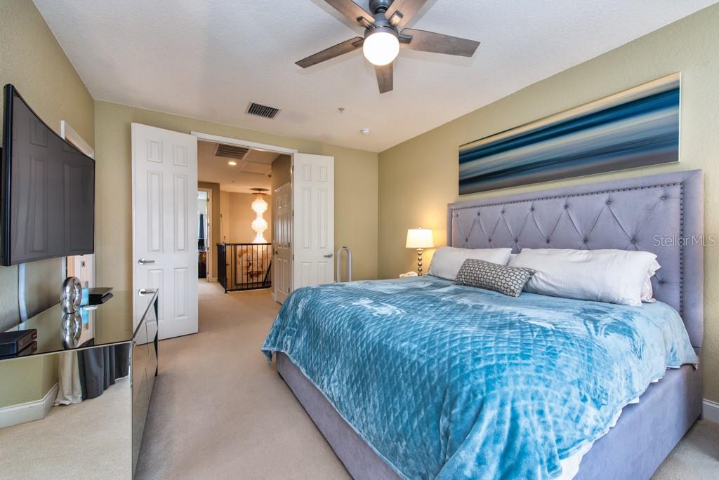 POINTE TARPON TWNHMS - Residential