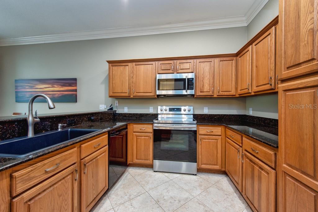 POINTE TARPON TWNHMS - Residential