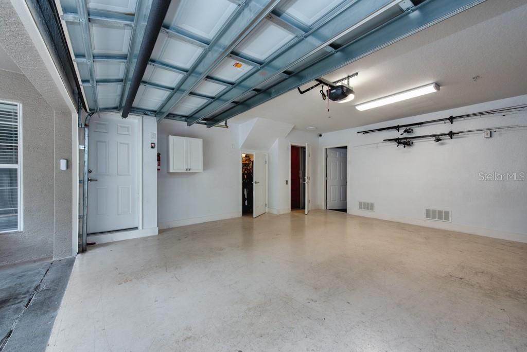 POINTE TARPON TWNHMS - Residential