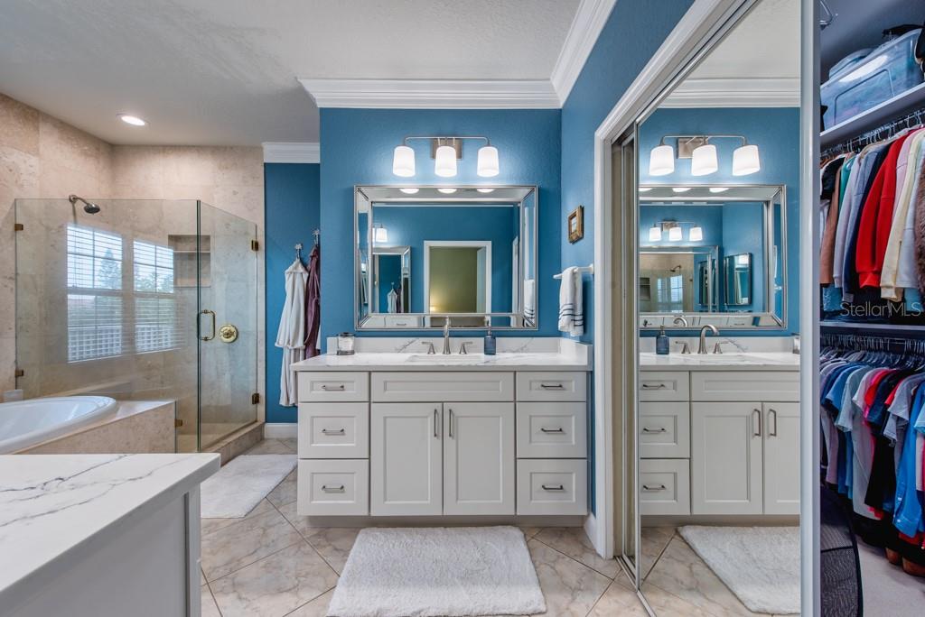 POINTE TARPON TWNHMS - Residential