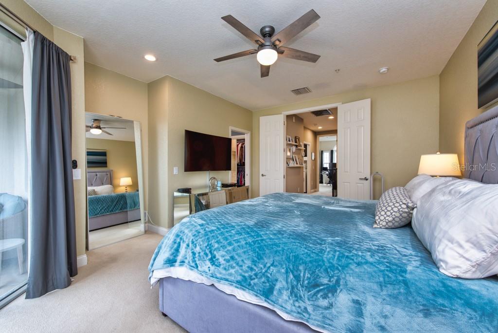 POINTE TARPON TWNHMS - Residential