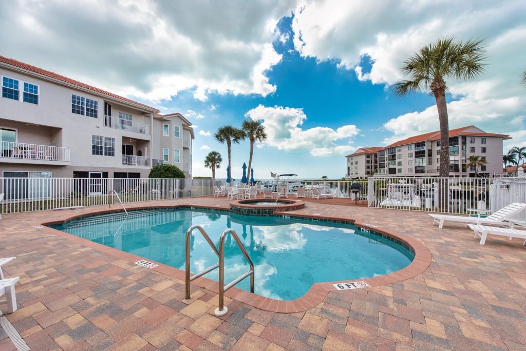 POINTE TARPON TWNHMS - Residential