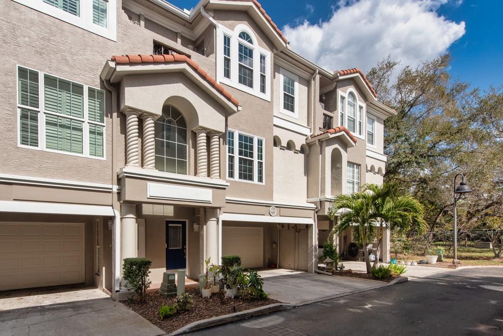 POINTE TARPON TWNHMS - Residential