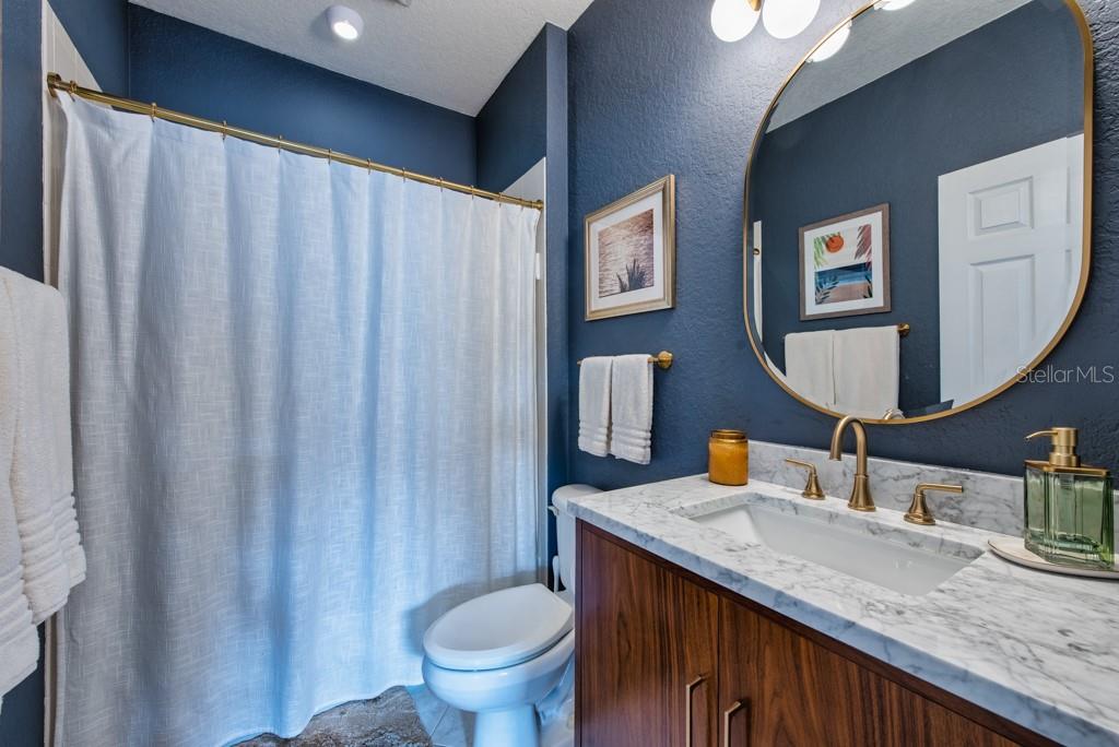 POINTE TARPON TWNHMS - Residential