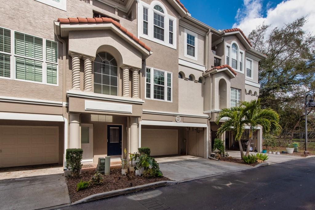 POINTE TARPON TWNHMS - Residential