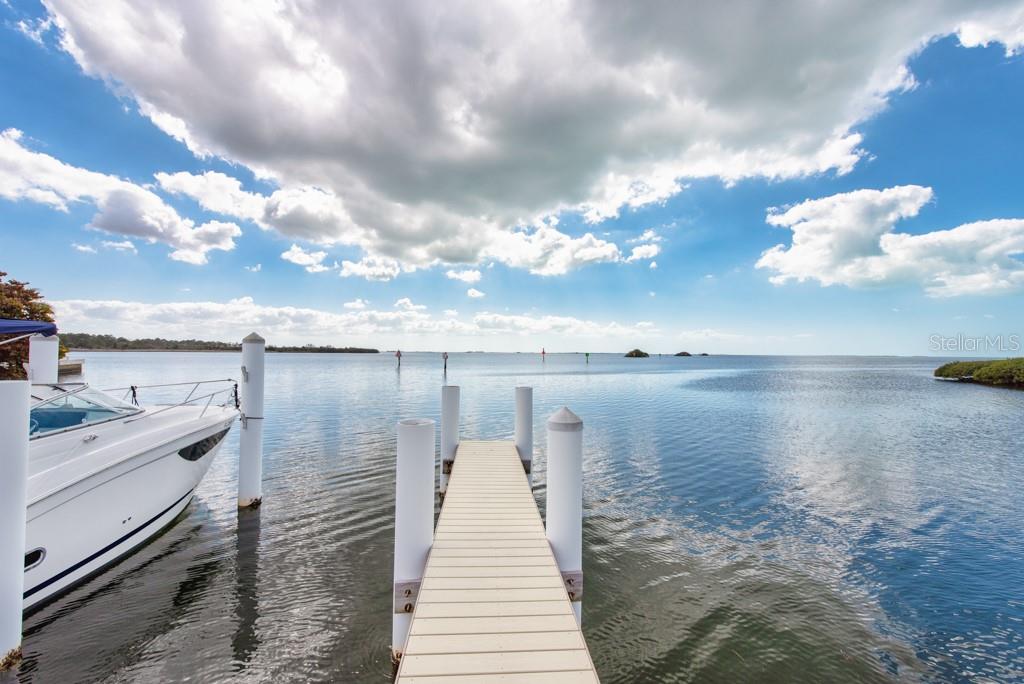 POINTE TARPON TWNHMS - Residential