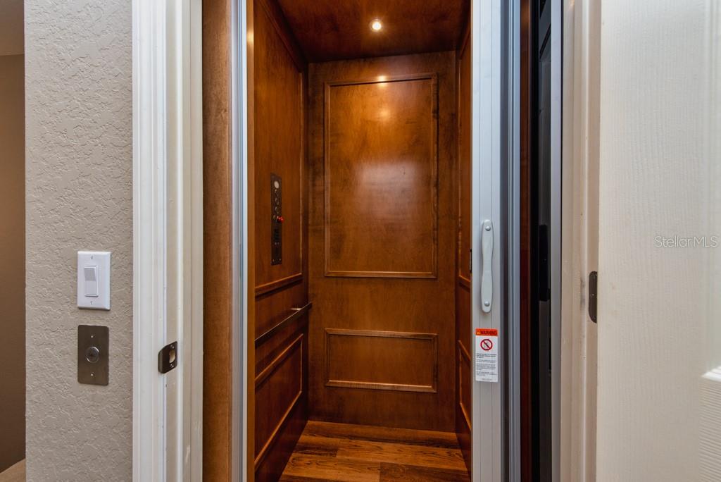 POINTE TARPON TWNHMS - Residential