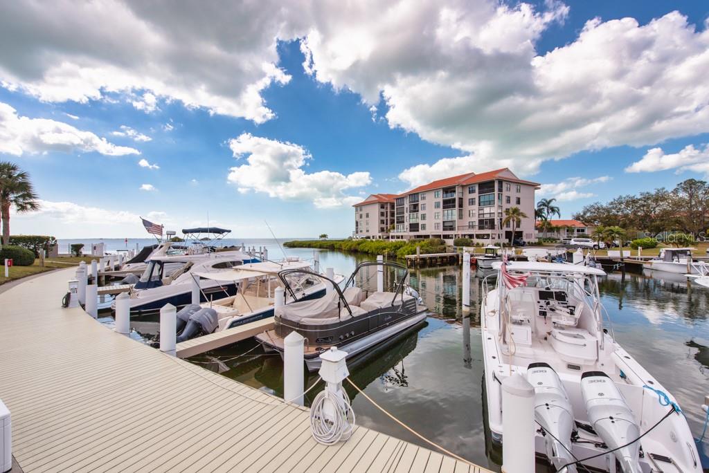 POINTE TARPON TWNHMS - Residential