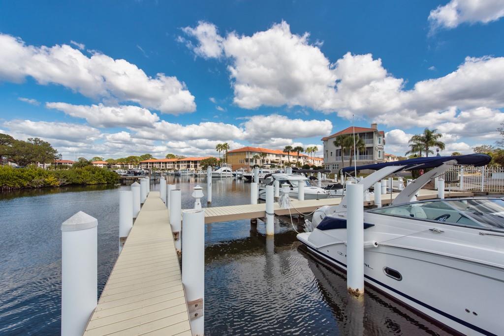 POINTE TARPON TWNHMS - Residential