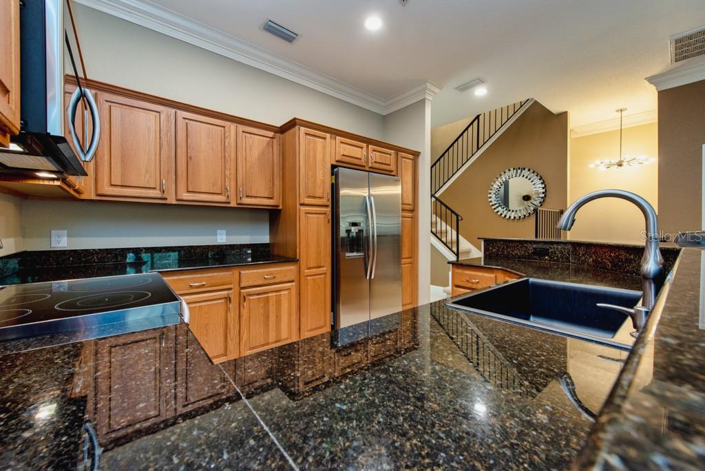 POINTE TARPON TWNHMS - Residential