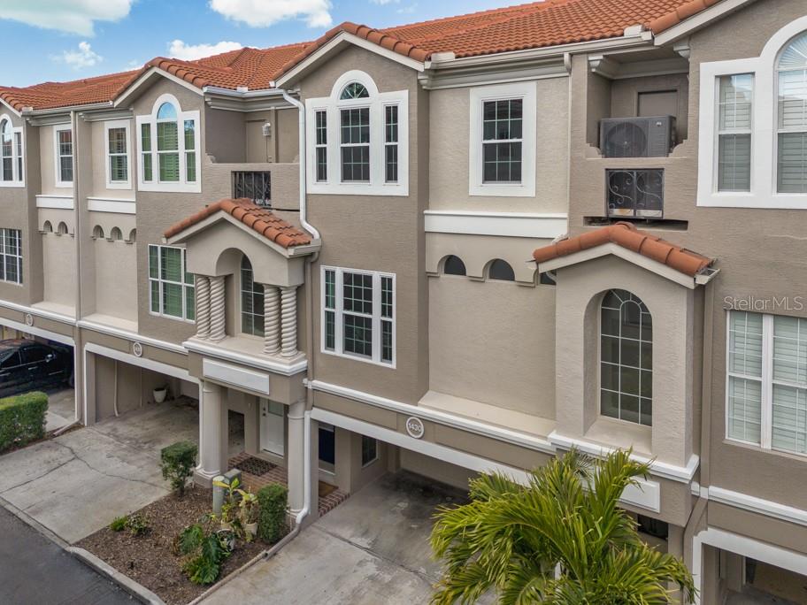 POINTE TARPON TWNHMS - Residential