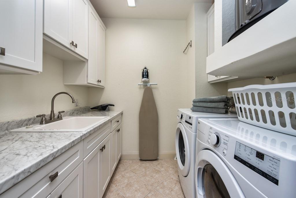 POINTE TARPON TWNHMS - Residential