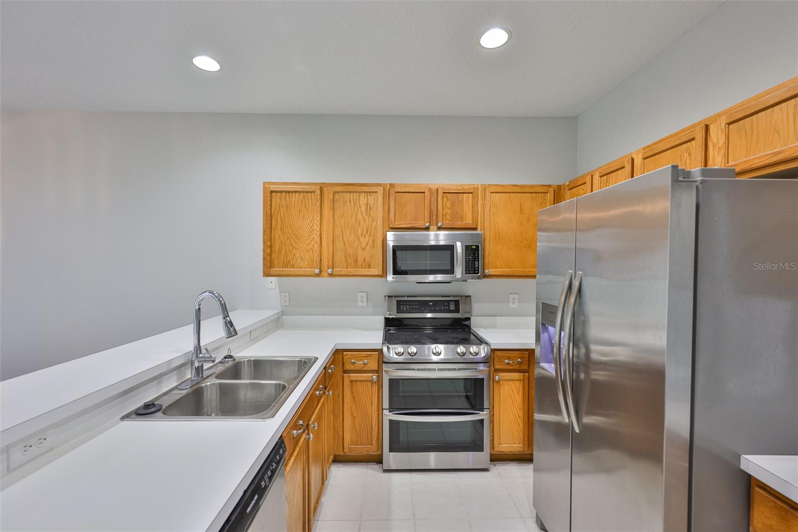 KINGS LAKE TWNHMS - Residential