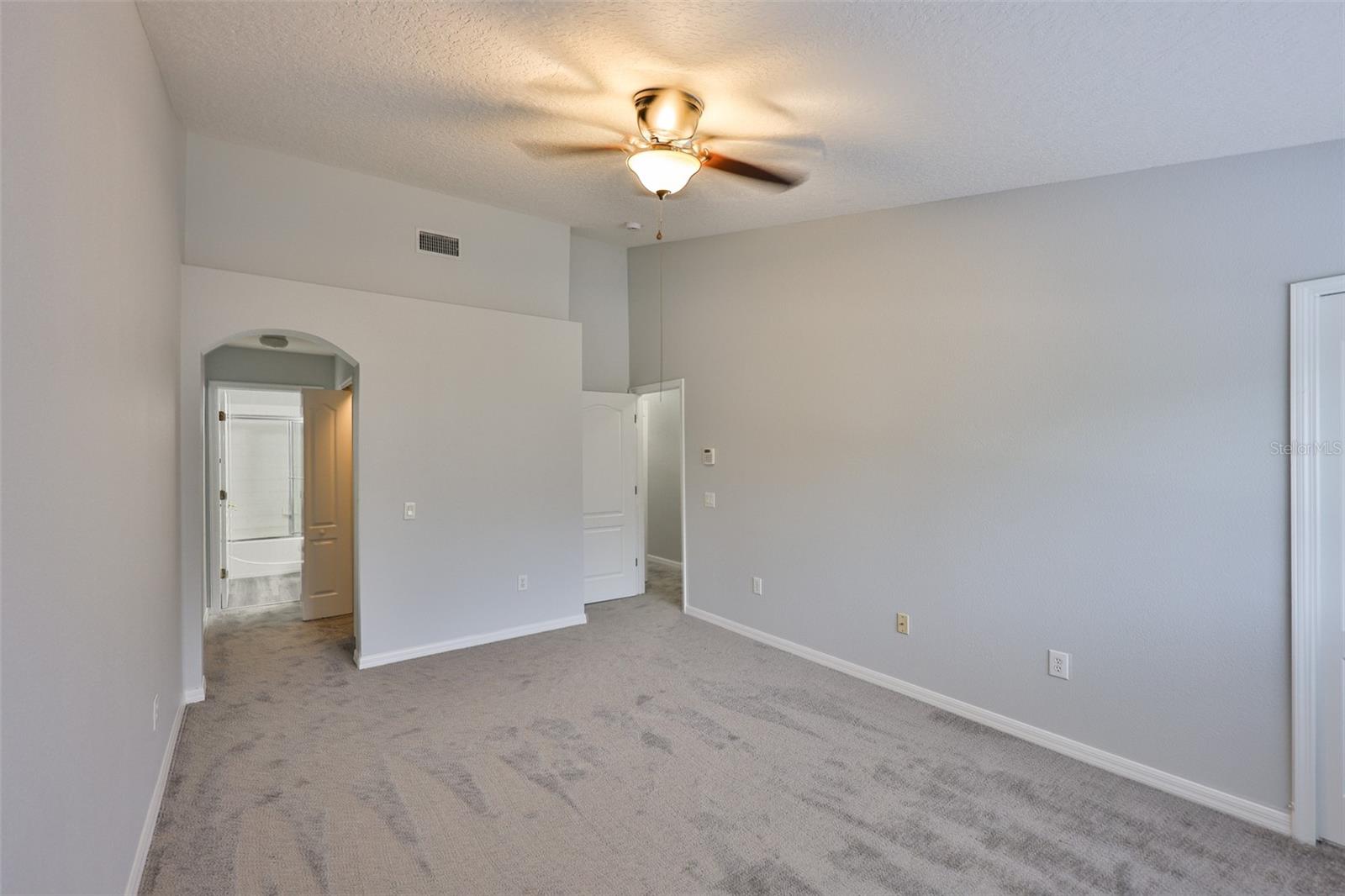 KINGS LAKE TWNHMS - Residential