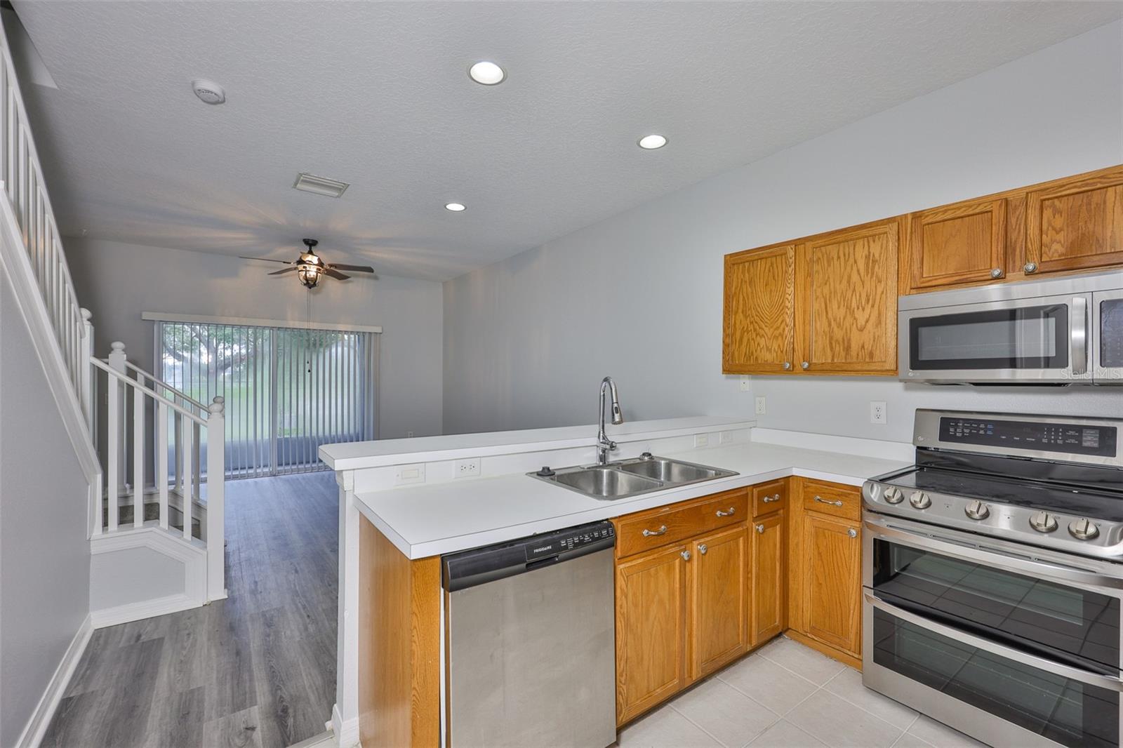 KINGS LAKE TWNHMS - Residential