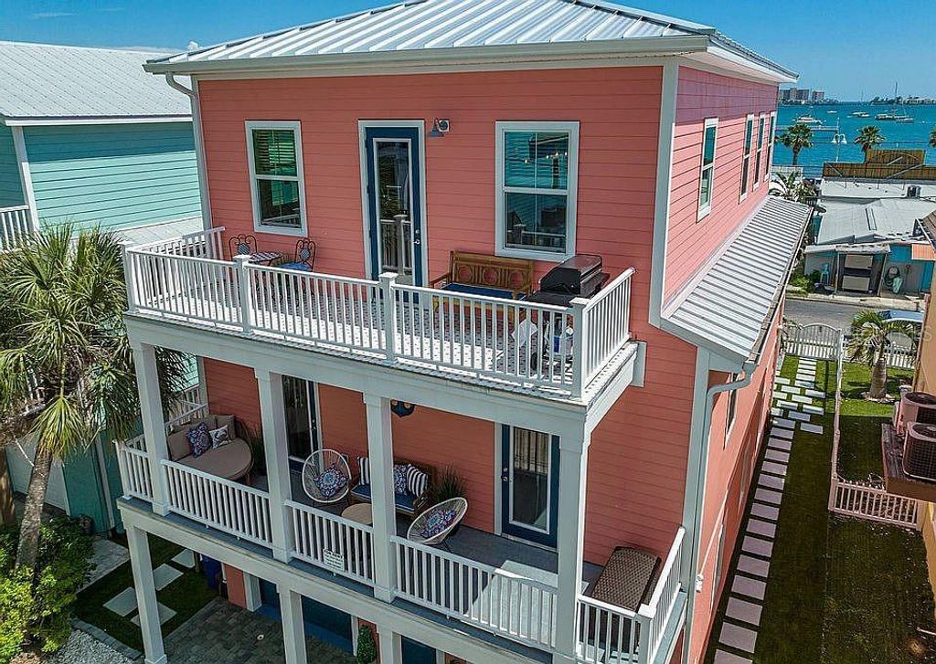 Photo of 5421 Essex Avenue S, Gulfport, FL 33707 (MLS # O6361938)