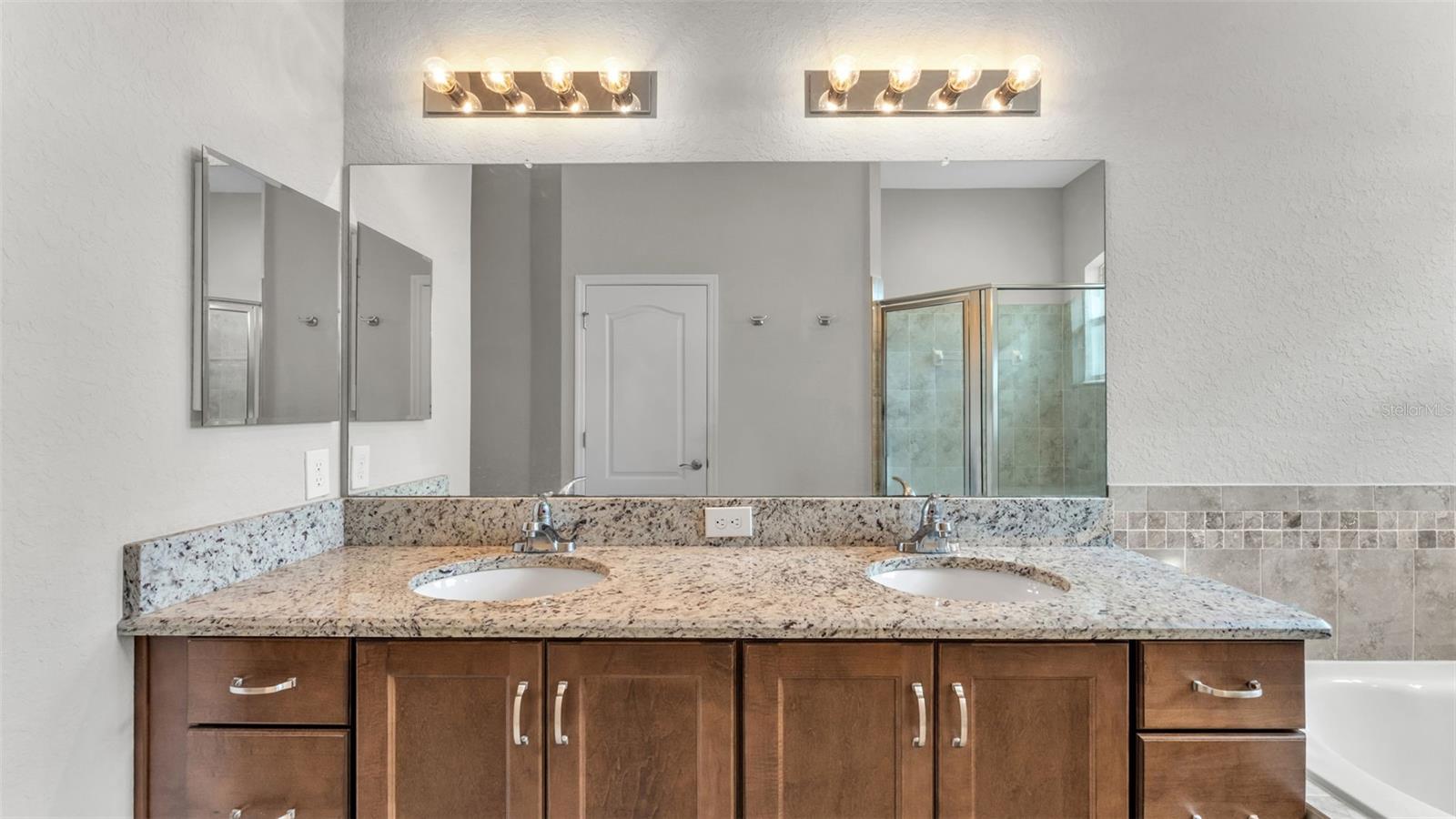 ESTATES/ENGLISH CRK - Residential