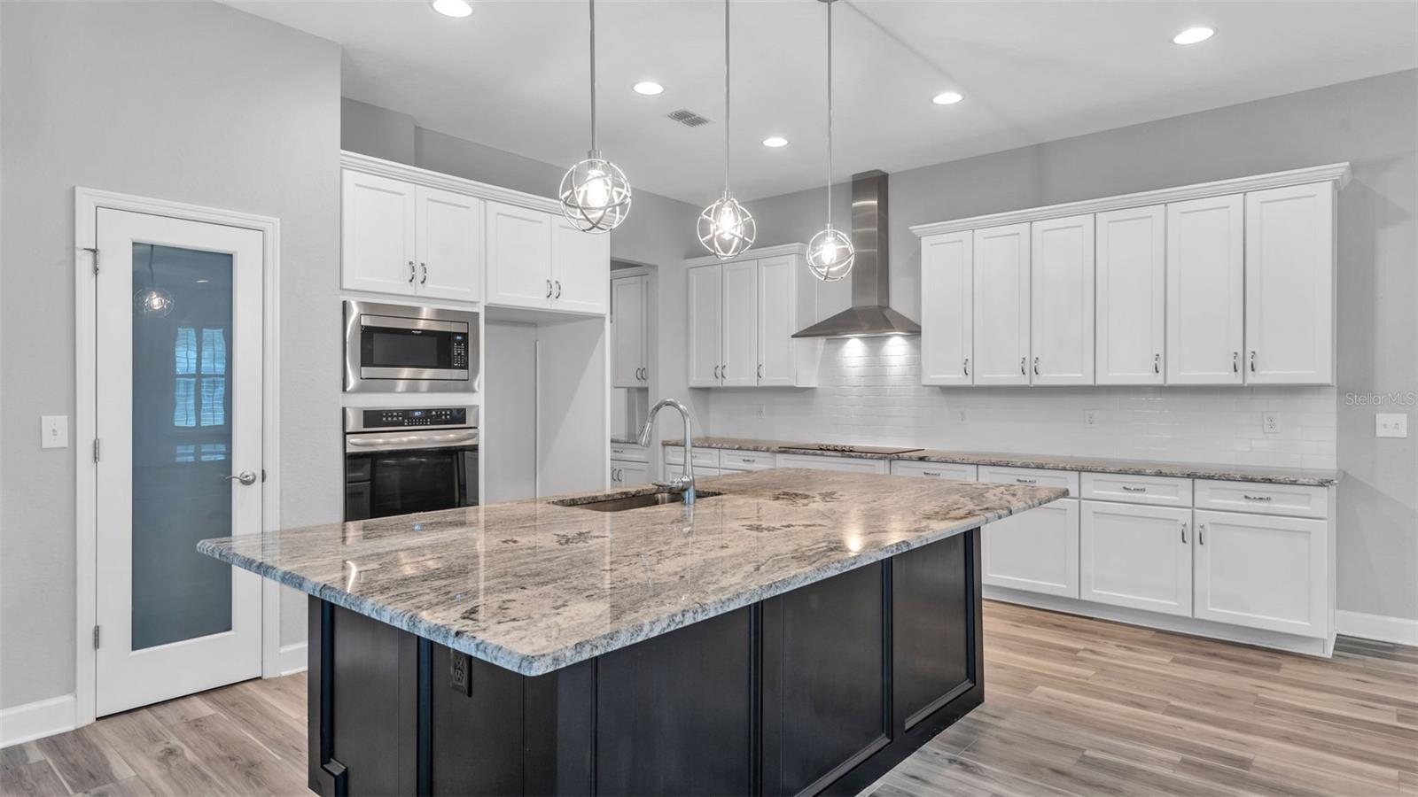 ESTATES/ENGLISH CRK - Residential