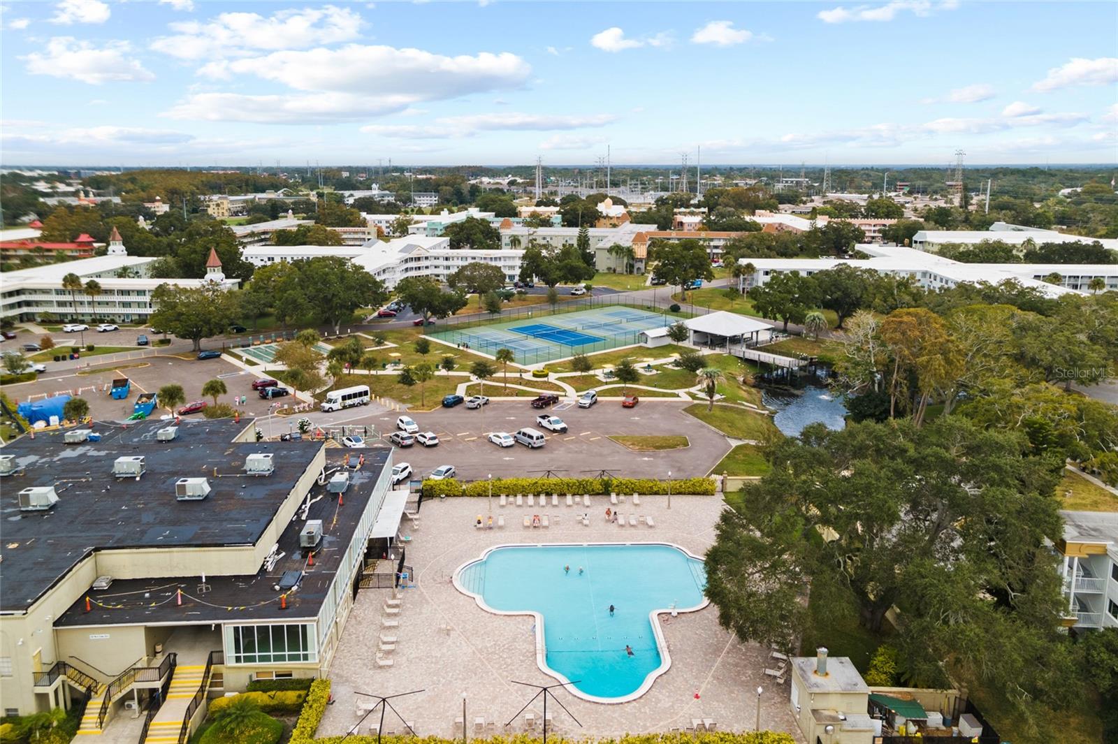 ON TOP OF THE WORLD - Residential