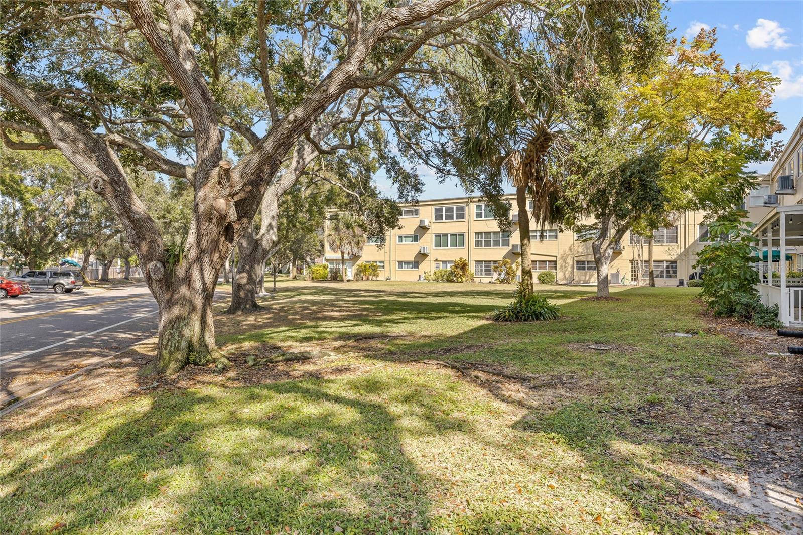 ON TOP OF THE WORLD - Residential