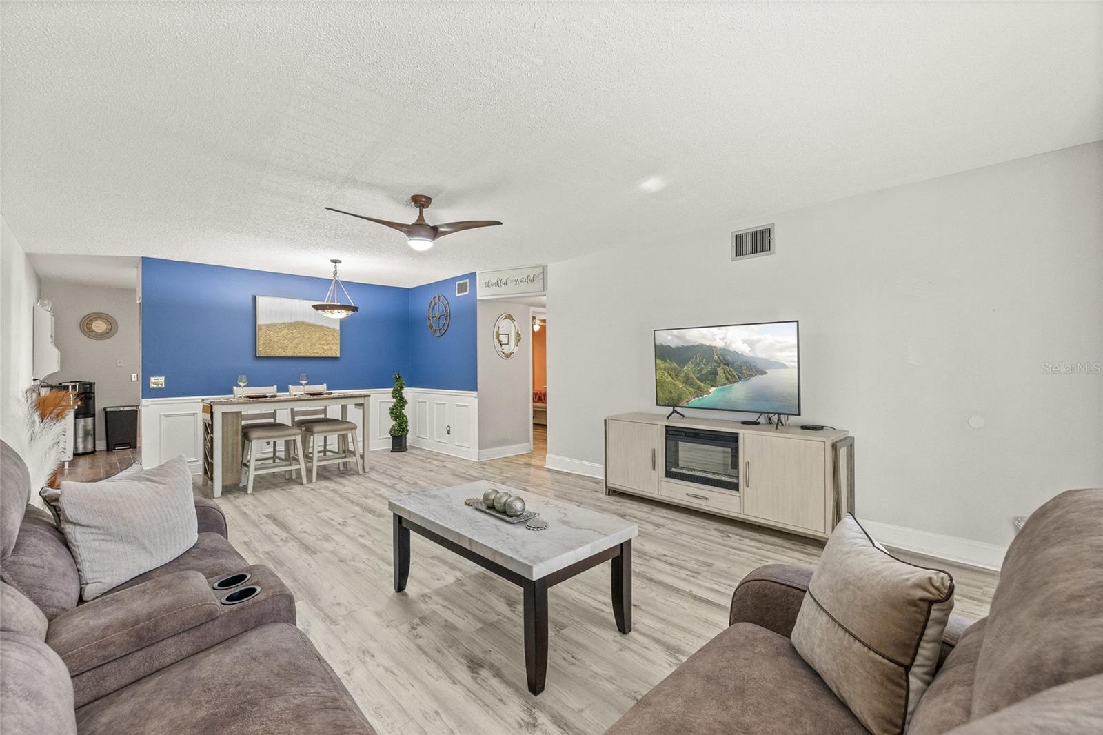 ON TOP OF THE WORLD - Residential