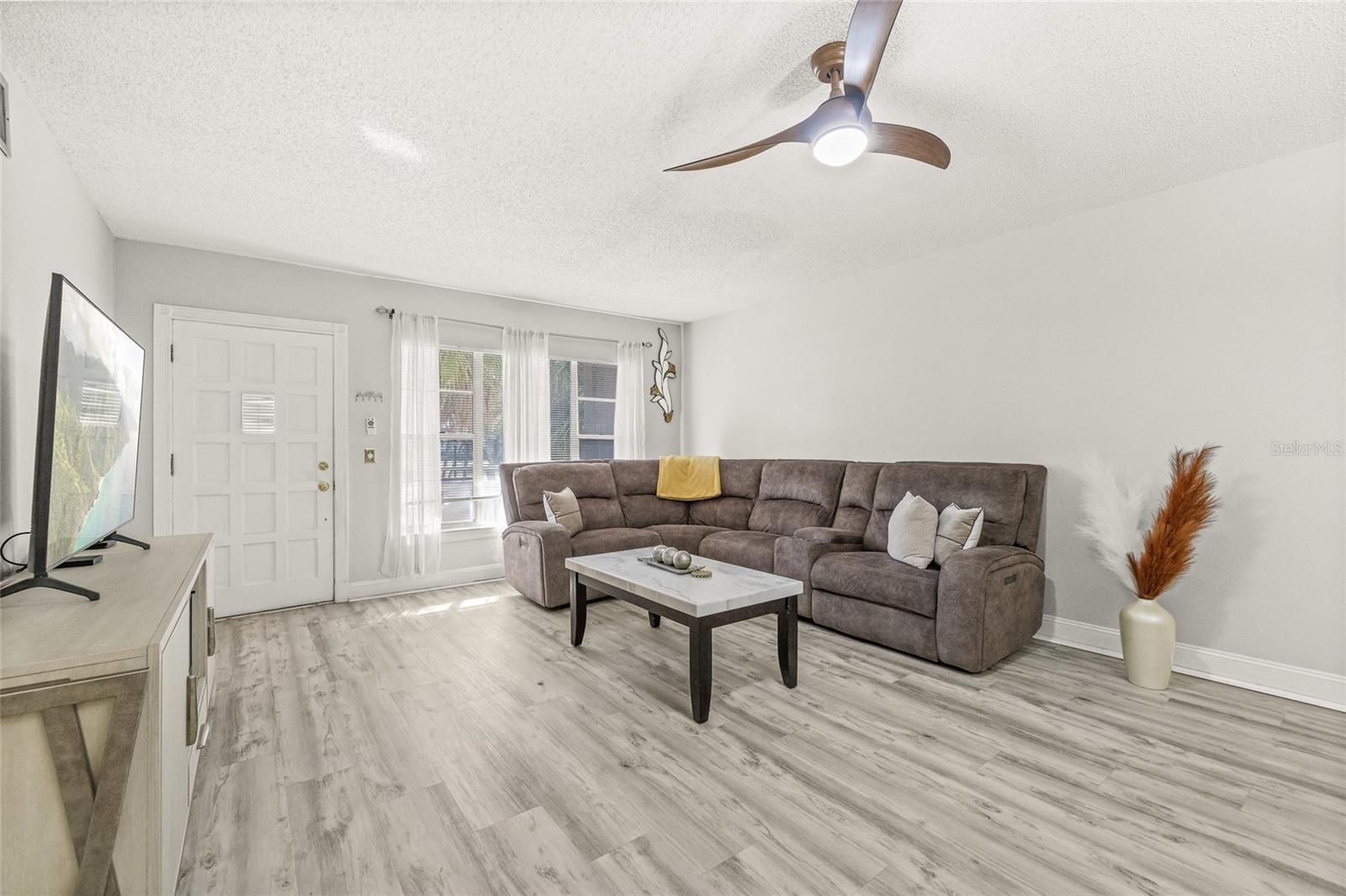 ON TOP OF THE WORLD - Residential